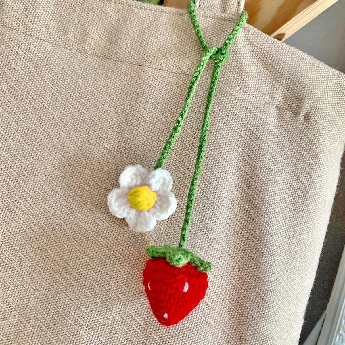 Crochet Strawberry Keychain Pendant, DIY Handmade Product, Decoration For Bag, Car, Birthday Gift For Girls Car Accessories Bag Charm Backpack For School Cute Goth Y2k