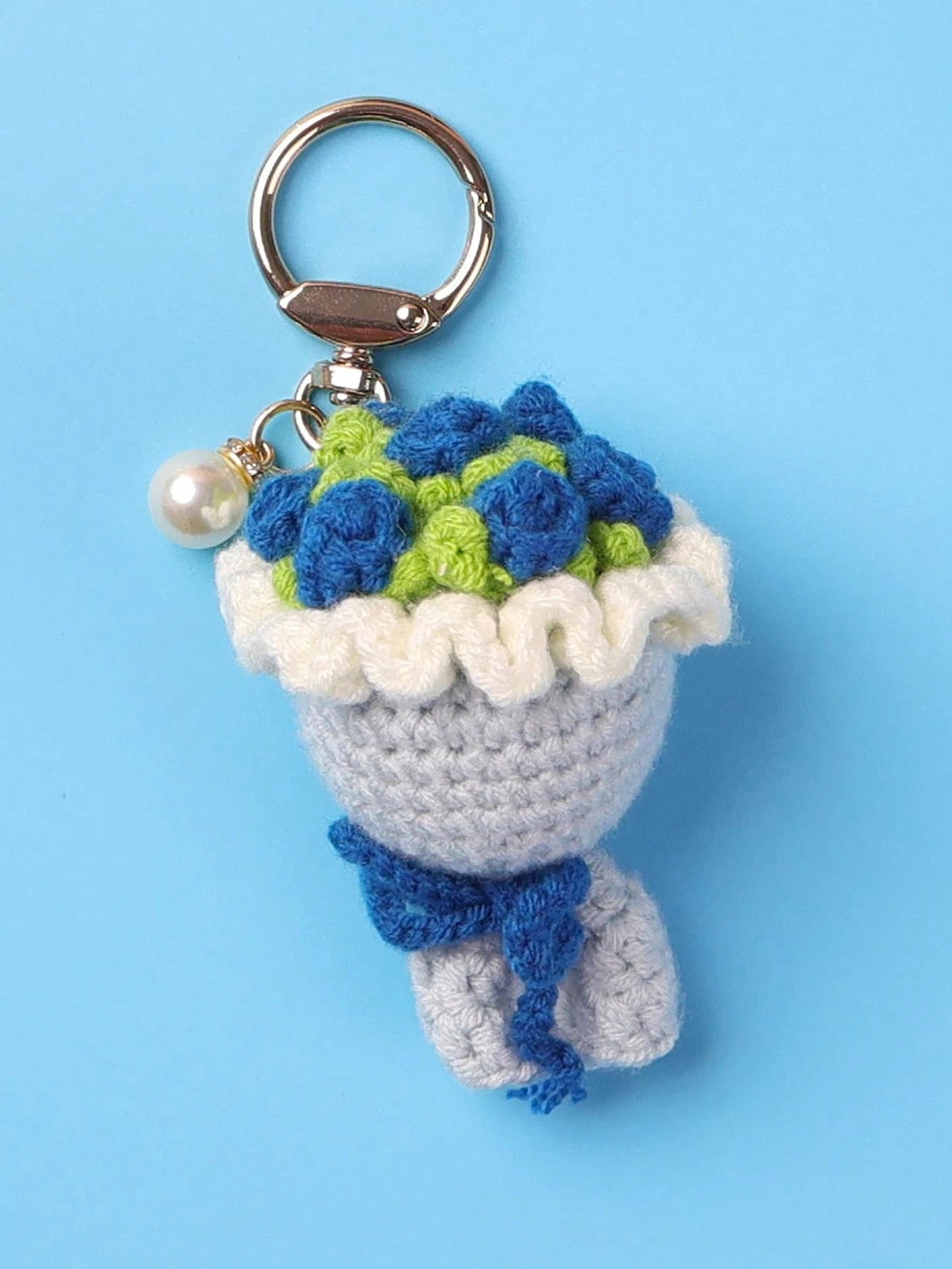 1pc Women's Valentine's Day Mini Crocheted Knitted Rose Flower Bouquet Keychain, Realistic DIY Knitted Flower Bouquet, Gift For Graduation, Wedding Guest, Best Friend, Girlfriend, Anniversary, Valentine's Day, Wedding Keychain, Bag Accessory