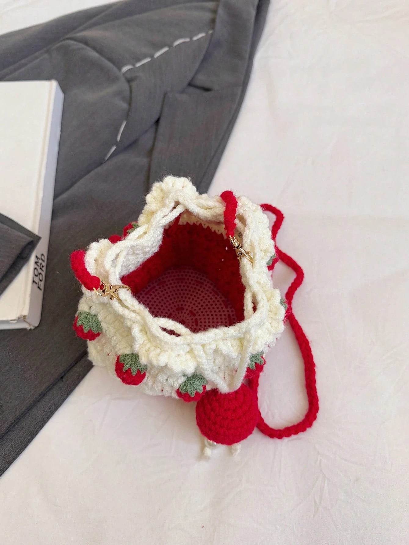 Hand-Knitted Strawberry Cake Coin Purse Women New Arrival Hand-Crocheted Crossbody Bag Colorblock Cartoon Bucket Bag, Fashion & Stylish Handmade Crochet Bag, Perfectly Matching With Crochet Set