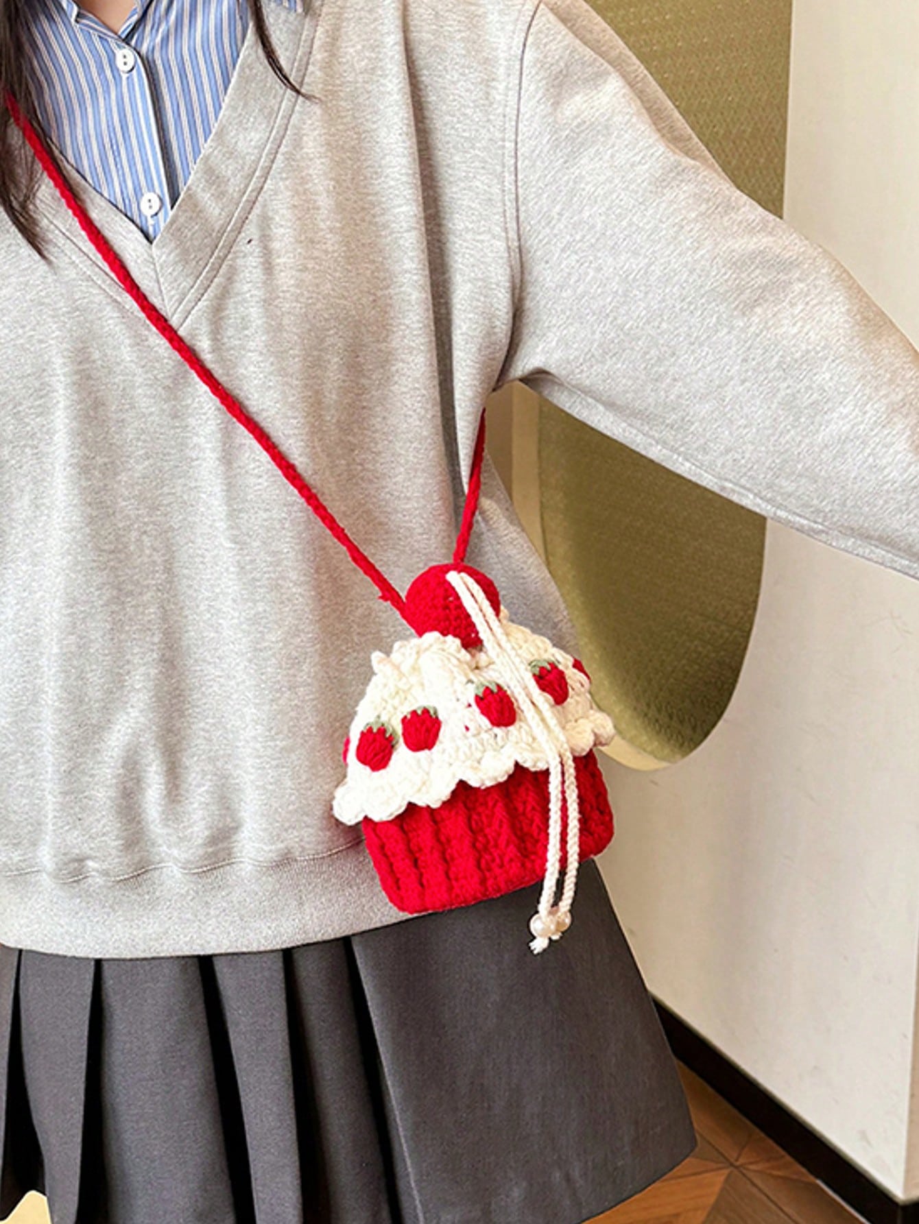 Hand-Knitted Strawberry Cake Coin Purse Women New Arrival Hand-Crocheted Crossbody Bag Colorblock Cartoon Bucket Bag, Fashion & Stylish Handmade Crochet Bag, Perfectly Matching With Crochet Set